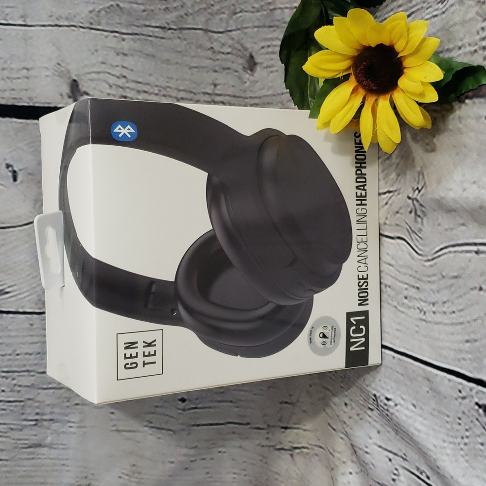 GenTek NC1 Headphones NWOT sealed unopened